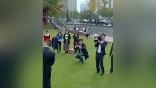 孕婦公園散步碰見前夫結婚，孕婦直接被氣進醫院 #生活啟示錄  #胡歌  #閆妮