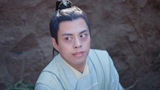 小伙摔坑里摔睡着惹怒同伴