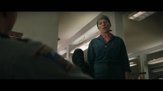 三塊廣告牌：爆粗口的瘋女人 正面剛上混蛋警察