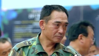 玫瑰花厂交花现场跟打仗似的  这满地的红玫瑰看着引起舒适