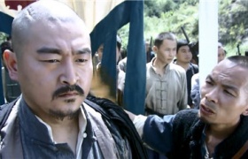 铁血尖刀-18：土匪围攻万家庄百姓急撤退