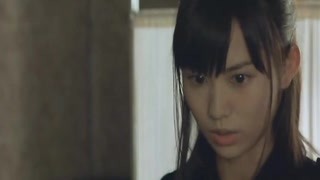 女孩怀疑有人故意谋害父亲  这什么奇怪的地方啊