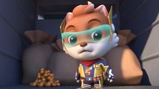 小酷一个人搬橘子