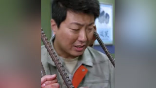 農民工身插三根鋼筋，醫(yī)生一看都驚到了：稍有不慎就會喪命 #青年醫(yī)生 #任重