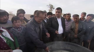 干部携手共建新疆