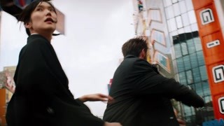 狼叔東京街頭上演逃亡戲碼 拍這一段真的太耗體力了