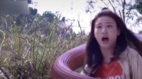 美女養(yǎng)蛇求親親卻遭反噬 巨蛇出沒(méi)她嚇傻