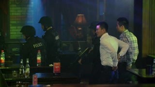 警察迅速出动来到舞厅