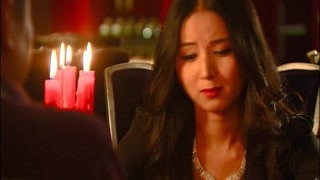 美女竟送大叔戒指？這是在求婚嗎