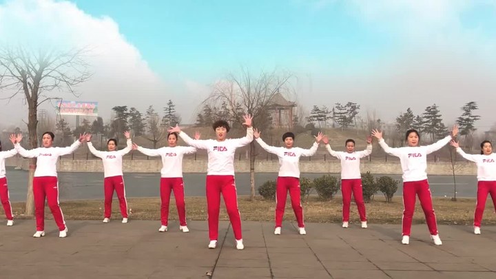 战斗民族养成记 其它花絮1：广场舞“新神曲”特辑 (中文字幕)