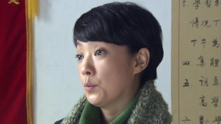 《永远一家人》工厂效益也不好 大姐绷不住了还是去了居委会工作