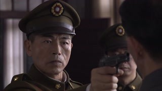 男子槍口下依舊囂張不退讓