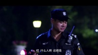 俩个大男人当街热吻，保安大叔直呼辣眼