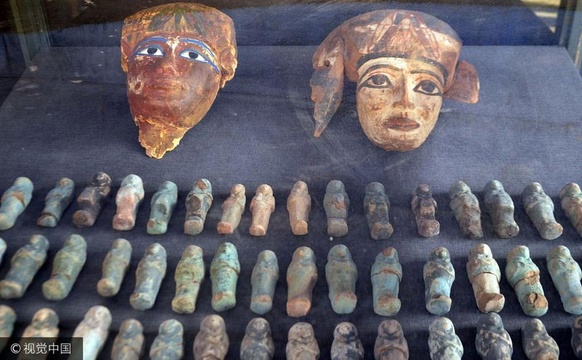 埃及考古人员发现新墓穴 木乃伊和雕像出土 第1页