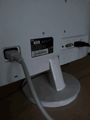 臺式機開機后電源燈長亮顯示器無反應怎么辦