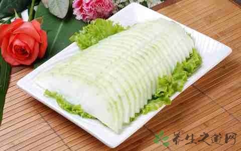 做法:制作时,先洗净冬瓜,并去皮及瓜籽,将瓜肉切成小条状,干绿豆洗净