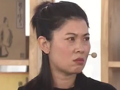 六岁女孩承受家规 妈妈望女成凤