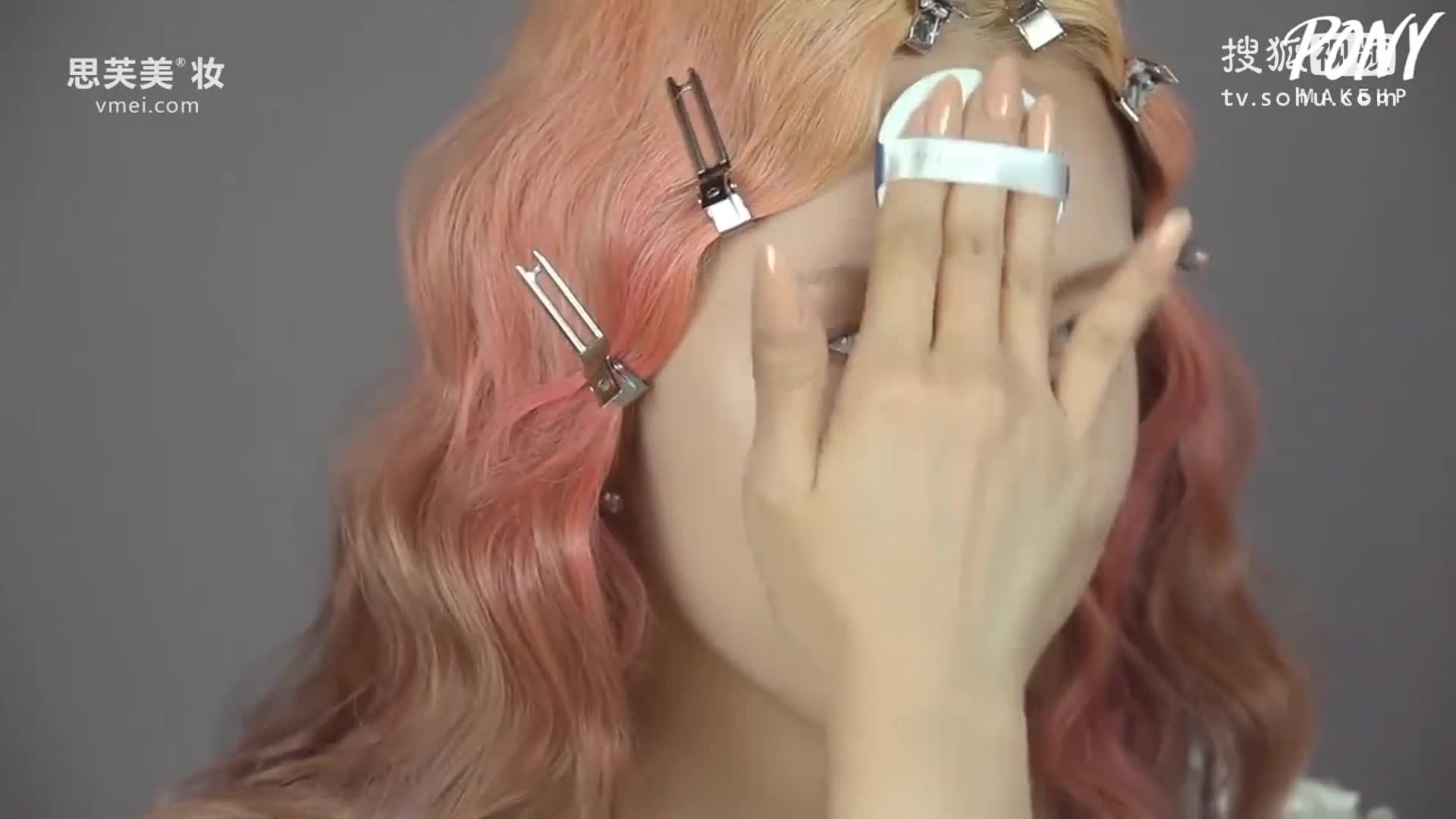 万圣节任由群魔乱舞 PONY清新脱俗卡其色妆容自成气场&lt;思芙美妆APP&gt;