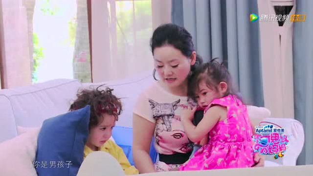 暖心！Jackson和妈妈吵架一个抱抱就哄好