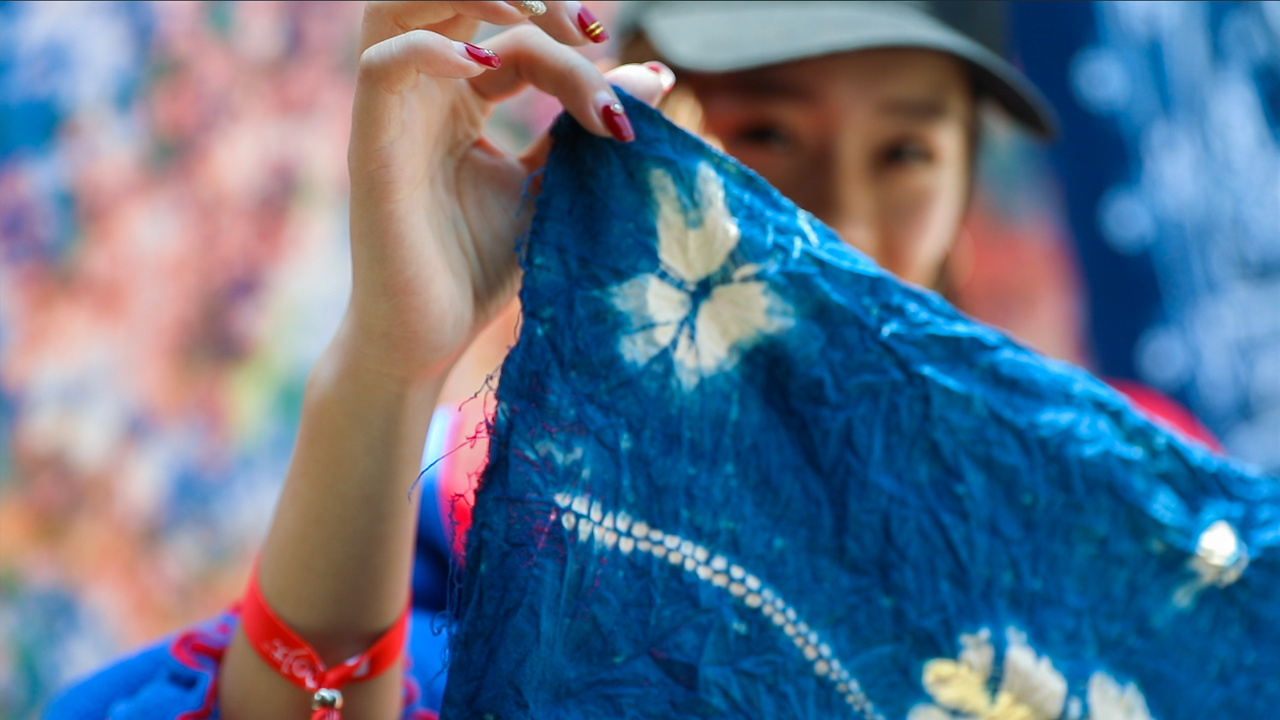 别再羡慕手艺人了,今天手把手教你做扎染! 云南纳西族非遗！