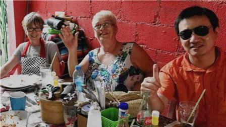 美国老人爱上墨西哥 不远万里定居加勒比海滨小镇