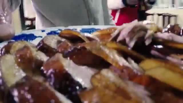 一只烤鸭香了半座京城 大隐隐于市的北京胡同鸭王