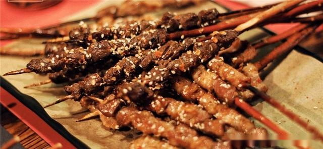 美籍华人“可怜中国”称美国最低工资吃得起水果