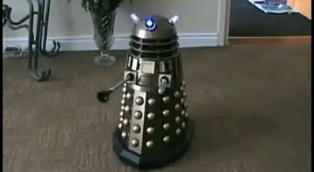 [图]语音控制的戴立克玩具 Voice Command Dalek