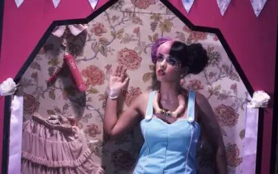 [图]Melanie Martinez - Dollhouse原创中英字幕@智丶ChZF