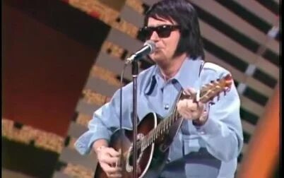 [图]Roy Orbison《Oh, Pretty Woman》1972年The Midnight Special现场