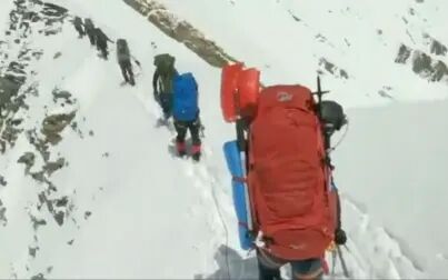 [图]8名登山者攀登喜马拉雅遇雪崩,登山影像曝光