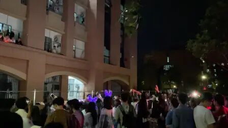 [图]山东大学青岛校区2017级毕业前夜齐唱《我的山大我的家》