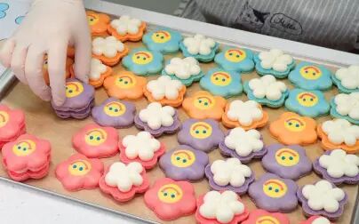 [图]【卡通点心】制作卡通小花朵造型马卡龙‖Smile Flower Macarons