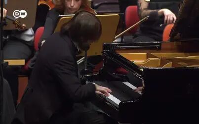 [图]舒曼 钢琴协奏曲 & 莫扎特 第23号钢琴协奏曲丨Daniil Trifonov