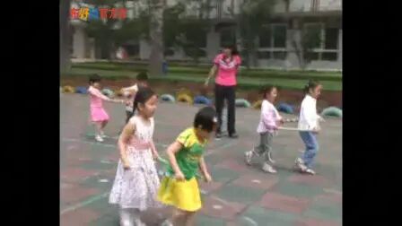 [图]幼儿园宝宝户外游戏课程 3-4岁走的游戏《划小船》