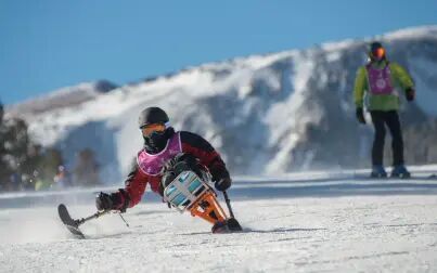 [图]用双手登上“非洲屋脊”-乞力马扎罗山的奥运滑雪冠军