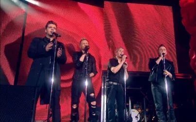 [图]【早年现场】Westlife - Swear It Again (Live from The O2)