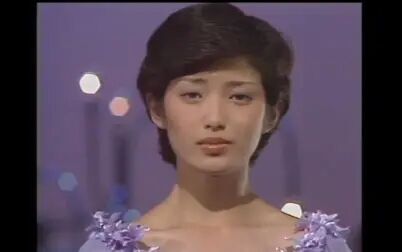 [图]【秋樱】山口百恵 - 秋桜 1977.10.20