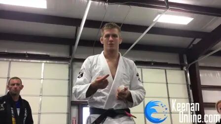 [图]How to Tape Your Fingers for BJJ _ KEENANONLINE.COM