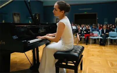 [图]贝多芬-C大调第三钢琴奏鸣曲 Anna Tsybuleva – Beethoven: Sonata No...