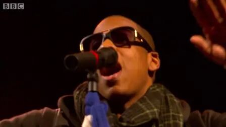 [图]Jay-Z - Wonderwall/99 Problems (Glastonbury 2008)