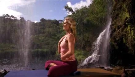 [图]Shiva Rea - Flow Yoga For Beginners