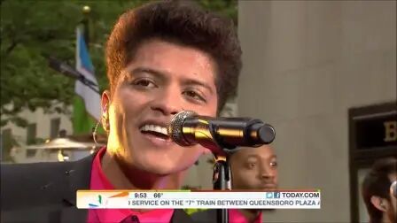 [图]【今日秀现场】Bruno Mars - Just The Way You Are (Live on today show)