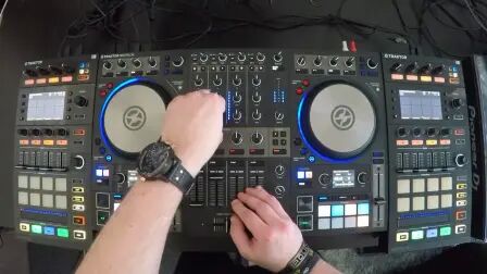 [图]DJFITME使用Traktor s4 mk3混音Bigroom