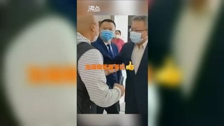 [图]海南省委书记路遇市民反映情况 一个举动被网友盛赞