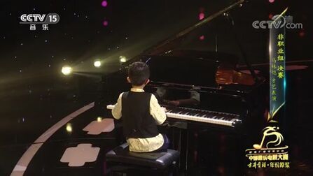 [图][2019中国器乐电视大赛]《贝多芬的悲怆奏鸣曲第三乐章》 表演:马林恺