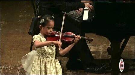 [图]吉村妃鞠小提琴演奏 帕格尼尼-D大调第一小提琴协奏曲 第一乐章