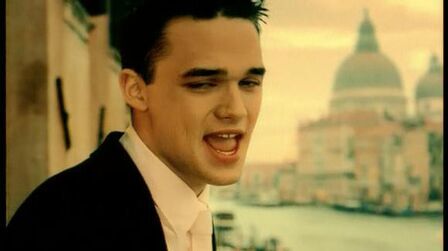 [图]Gareth Gates《Anyone Of Us》MV