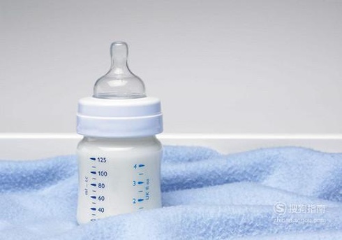 新生儿不吸奶瓶怎么办？