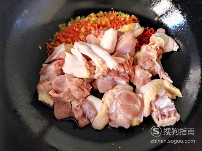 双椒焖鸭肉的家常做法